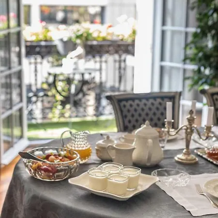 La Chambre Parisienne - Bed & Breakfast *