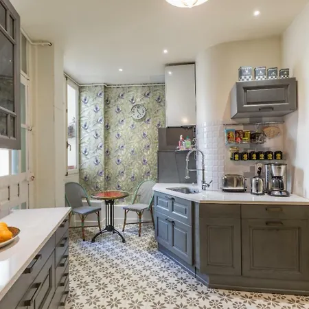 La Chambre Parisienne - Bed & Breakfast *